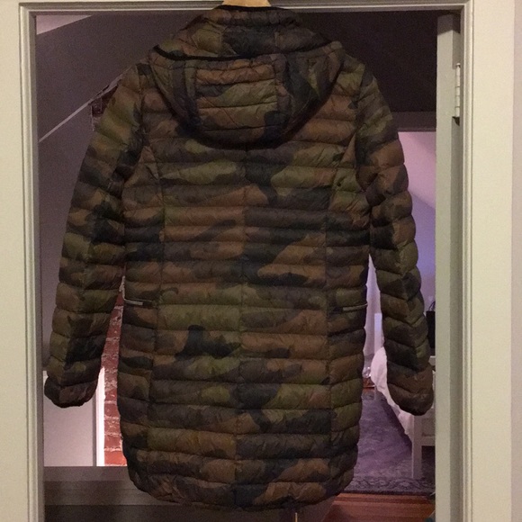 Eleven Elf’s Shannon Vegan Down Jacket in Camo - Picture 4 of 9
